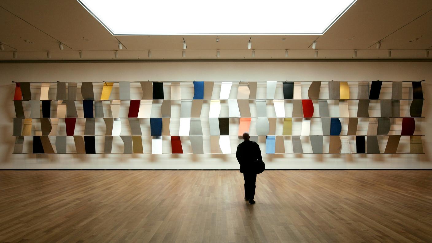 Un'opera di Ellsworth Kelly esposta al MoMA di New York