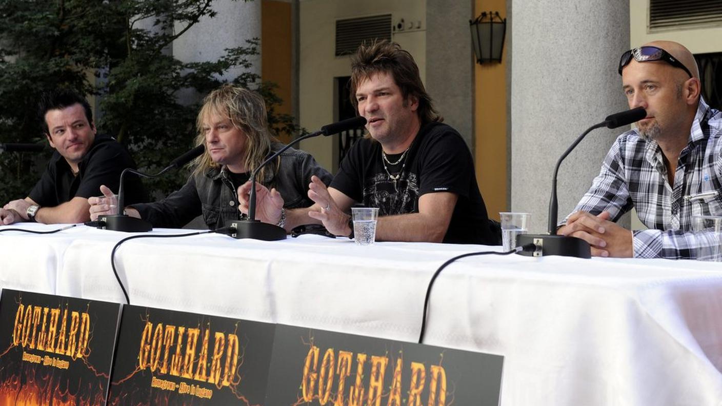 Conferenza stampa dei Gotthard nel patio del Municipio di Lugano nel 2011