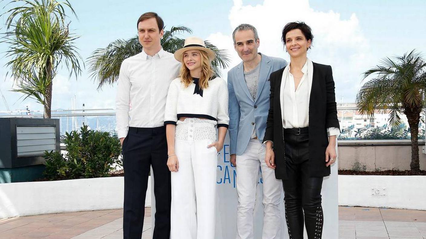 Una parte del cast in posa per la foto
