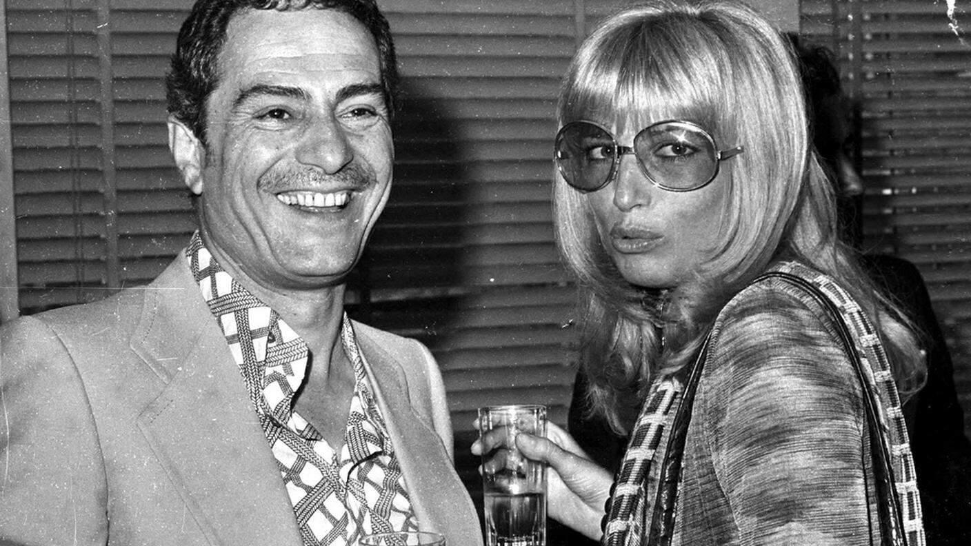L'indimenticato attore, qui con Monica Vitti, in una foto del 1976