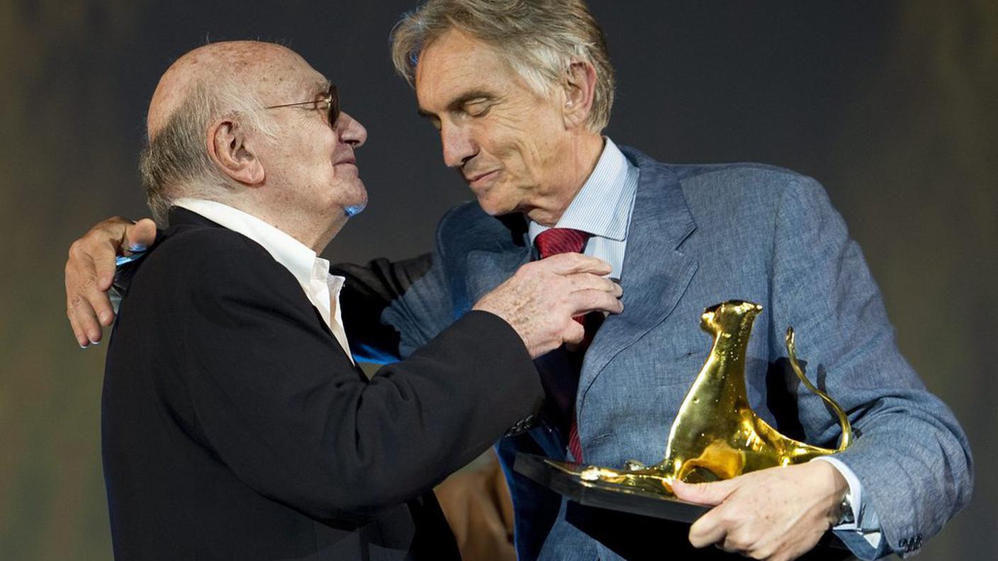 Francesco Rosi sul palco del Festival di Locarno nel 2010 con Marco Solari