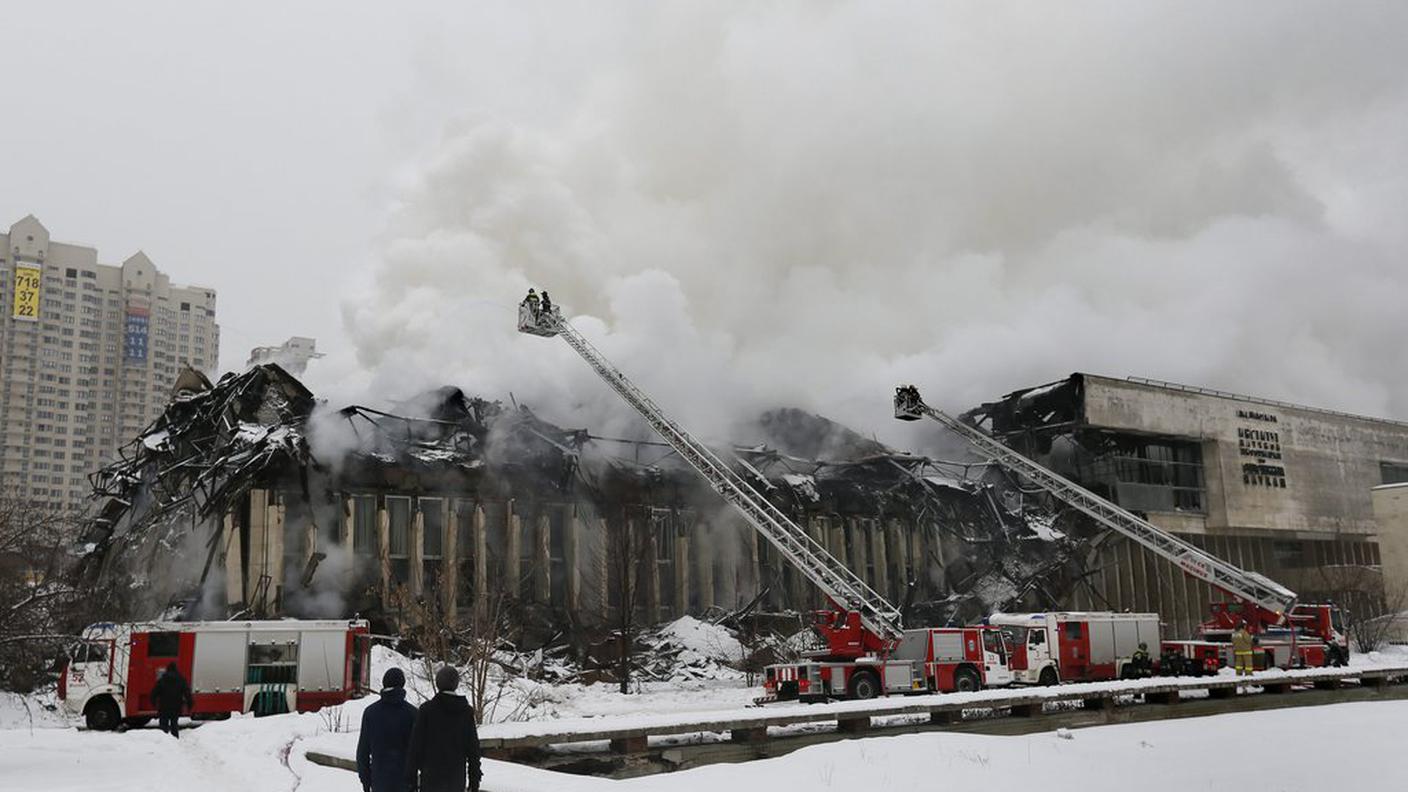 I resti della biblioteca dopo l'incendio