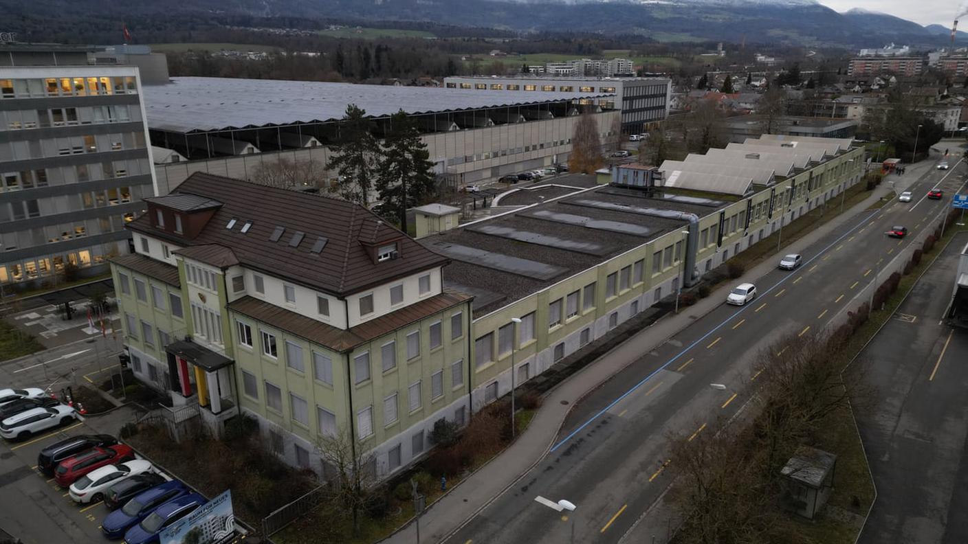 Lo stabilimento dell'ex fabbrica d'armi a Zuchwil esiste ancora e oggi ospita altre aziende