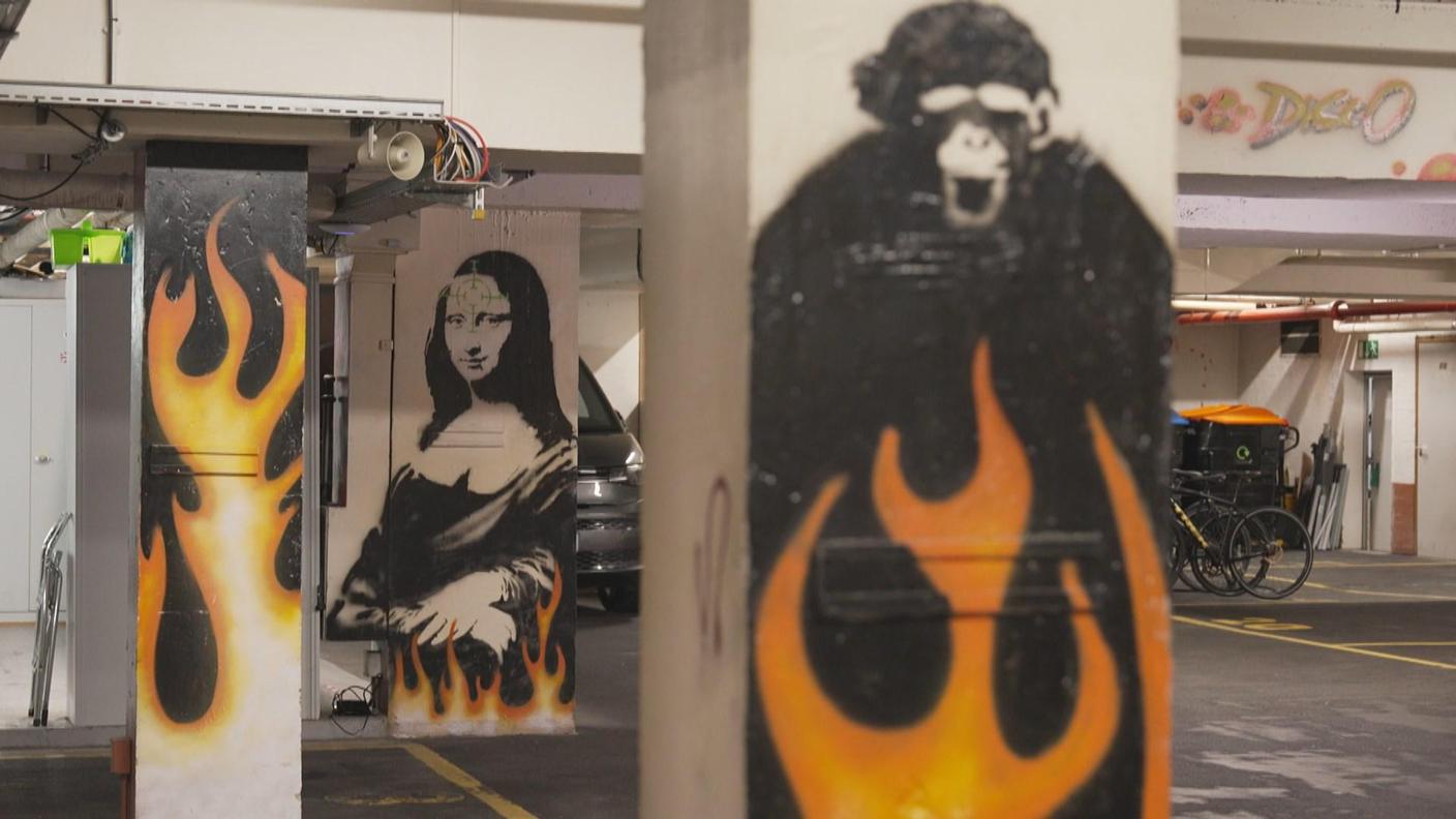 Sedici opere del parcheggio dell'ambasciata svizzera a Londra sono firmate Banksy