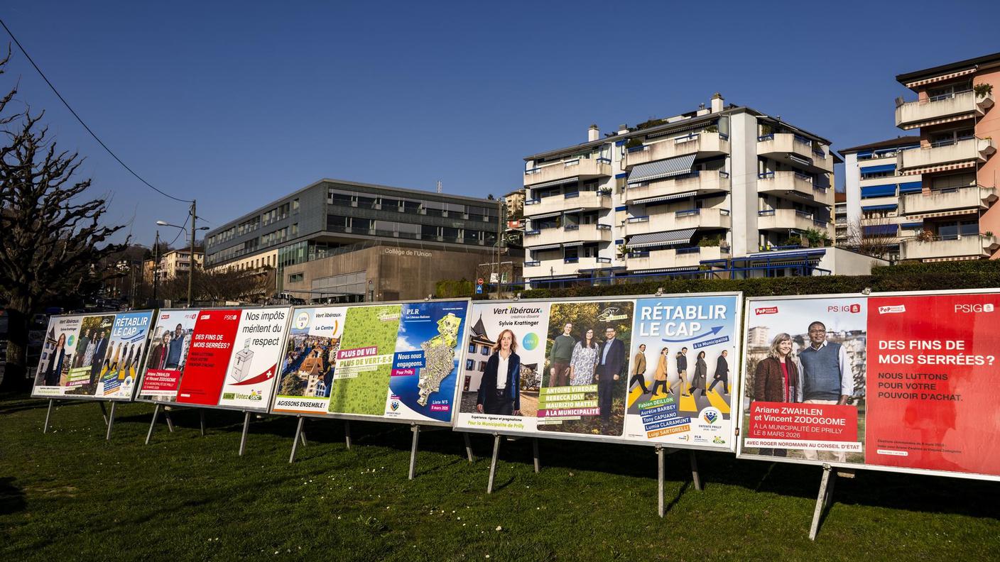 Manifesti elettorali a Prilly prima del primo turno delle comunali dell'8 marzo