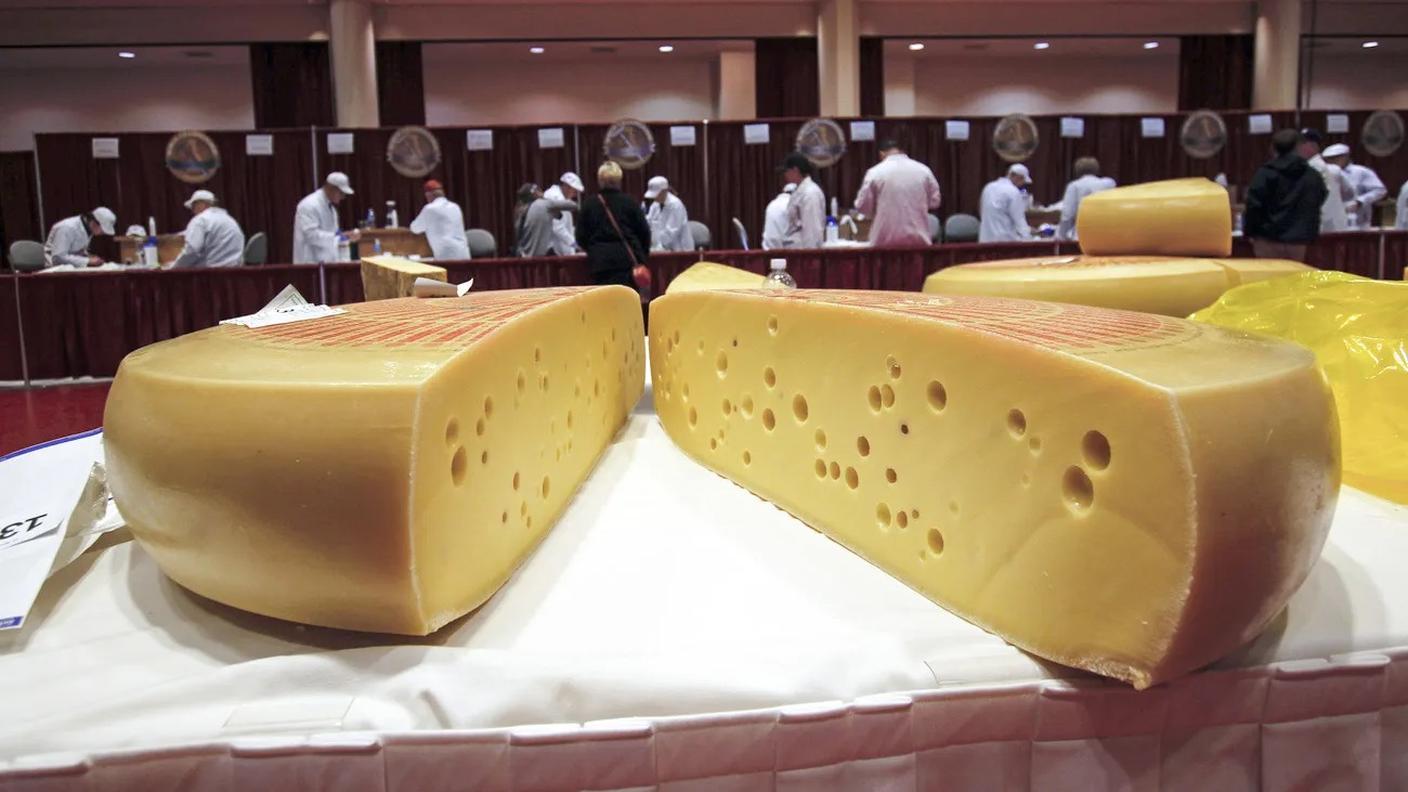 Il Baby Swiss è una varietà americana di formaggio svizzero sviluppata in Ohio dalla Guggisberg Cheese Company, fondata nel 1950 dall'immigrato svizzero Alfred Guggisberg.