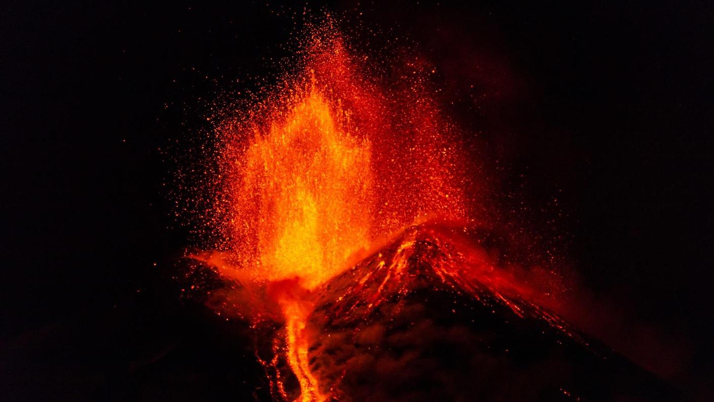 Il magma sarebbe spinto in superficie dai dai movimenti della placca tettonica