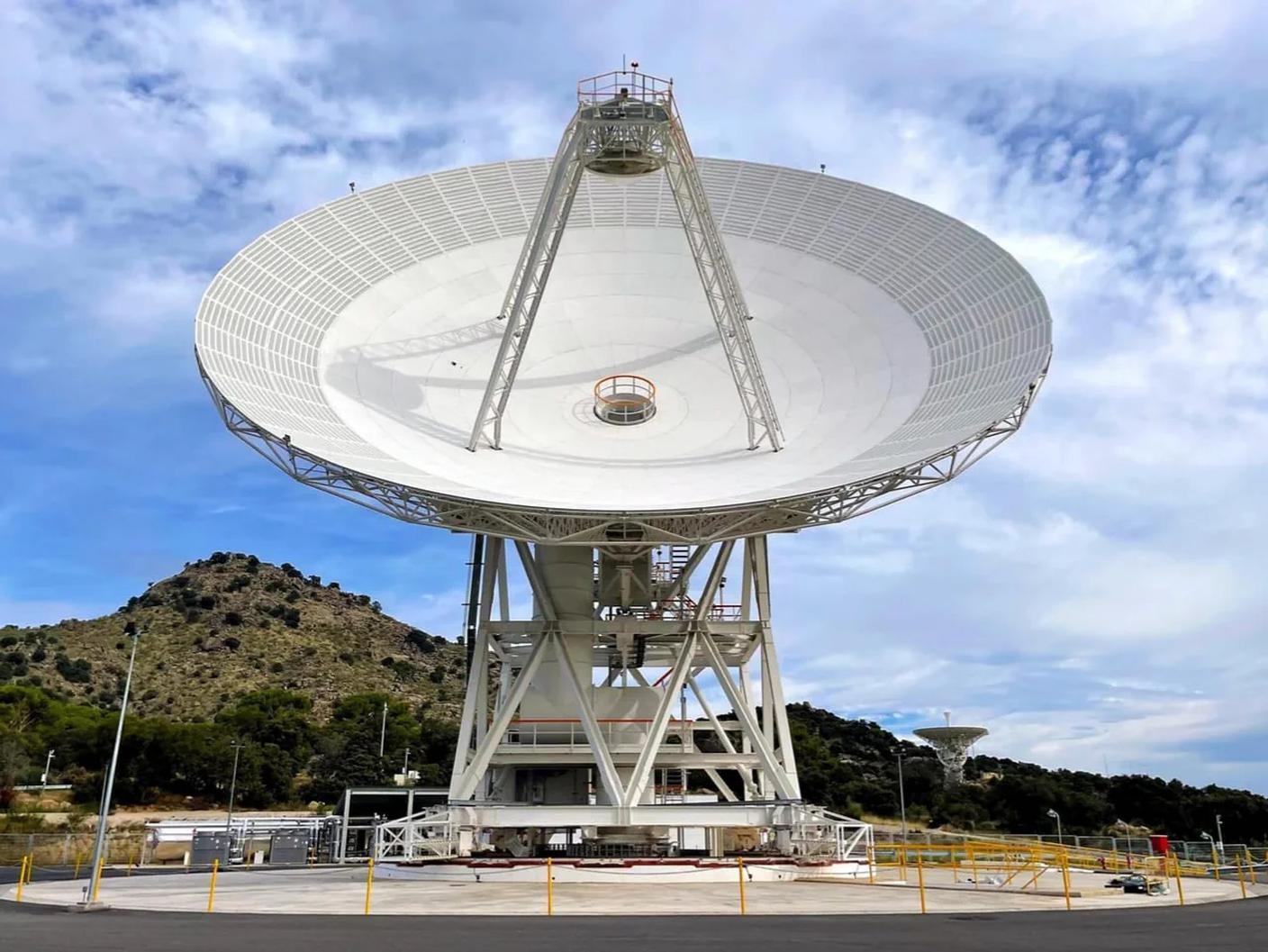 La Deep Space Station 53 (DSS-53) è un'antenna di 34 metri a Madrid, come quelle usate dalla NASA per le sue missioni