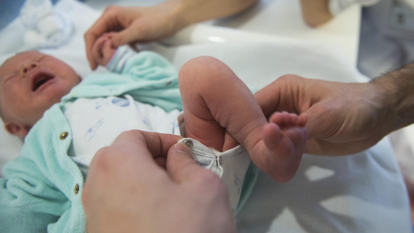 Anche nel tradizionale screening neonatale, in Svizzera si testa per un numero inferiore di malattie