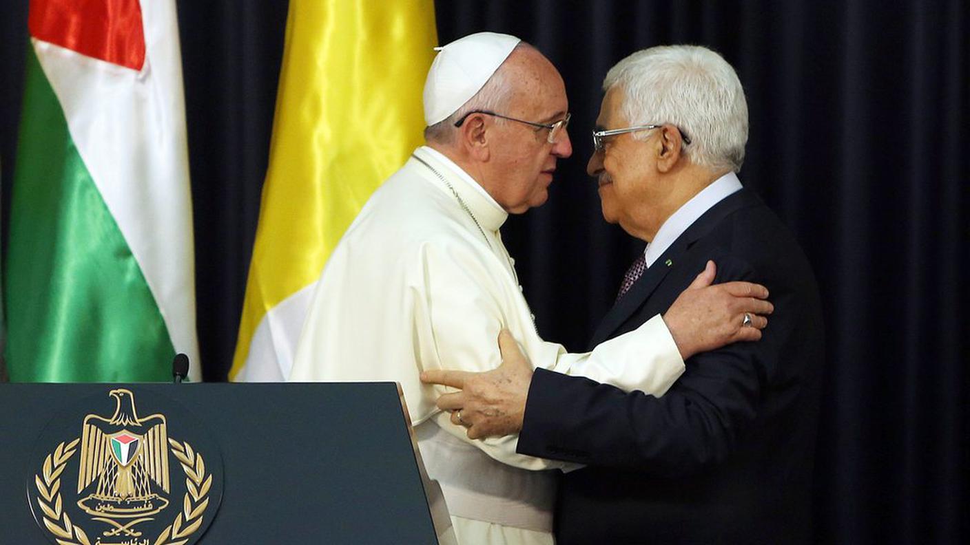 Bergoglio e Abbas davanti ai media