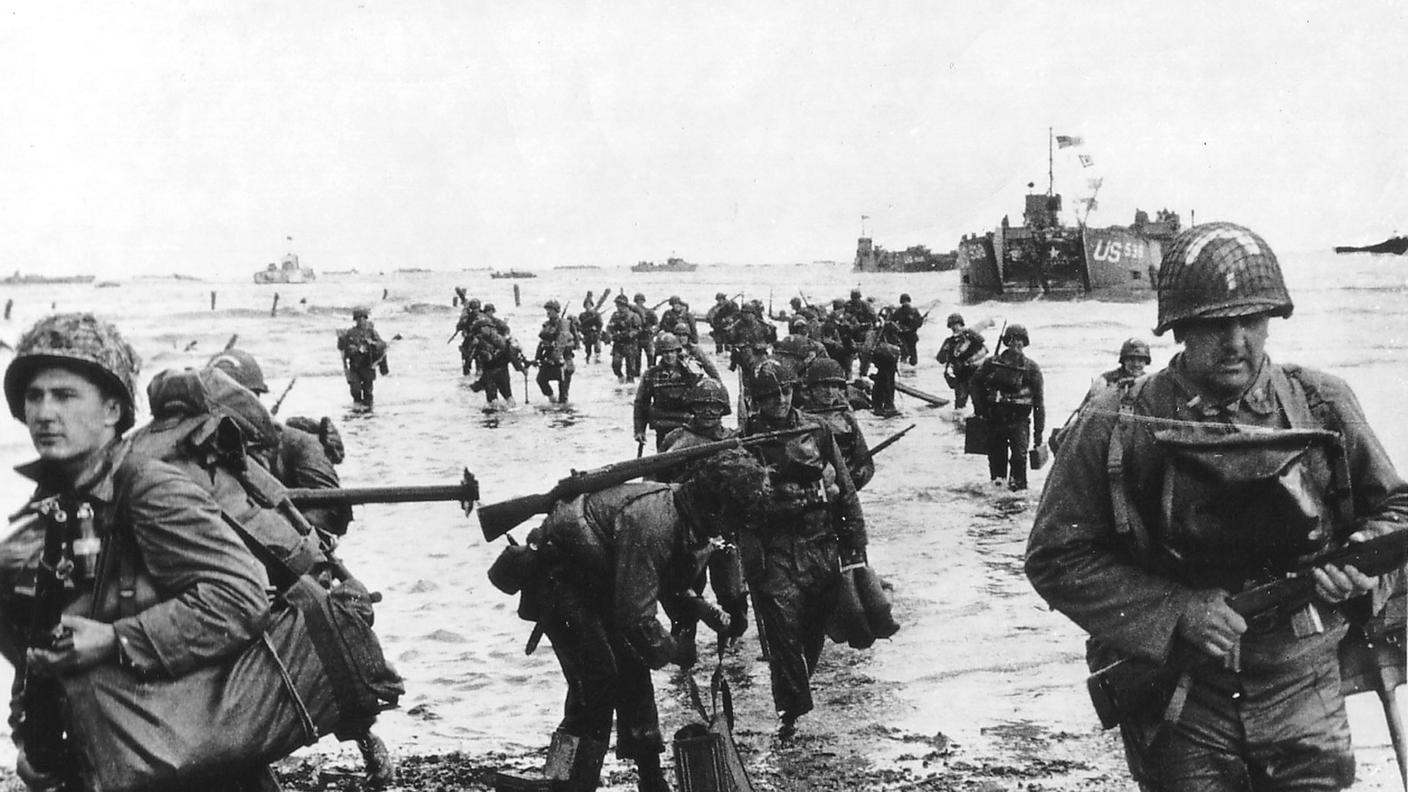 L’arrivo dei rinfonzi a  Omaha Beach, la spiaggia che si snoda da Sainte-Honorine-des-Pertes a Vierville-sur-Mer (reuters)