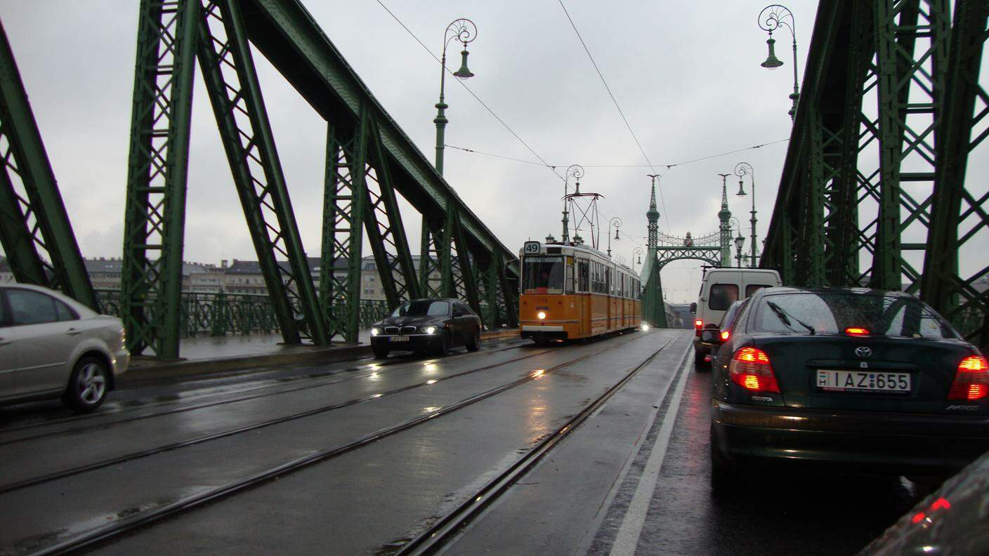 Incolonnamenti sul Ponte della Libertà della capitale ungherese