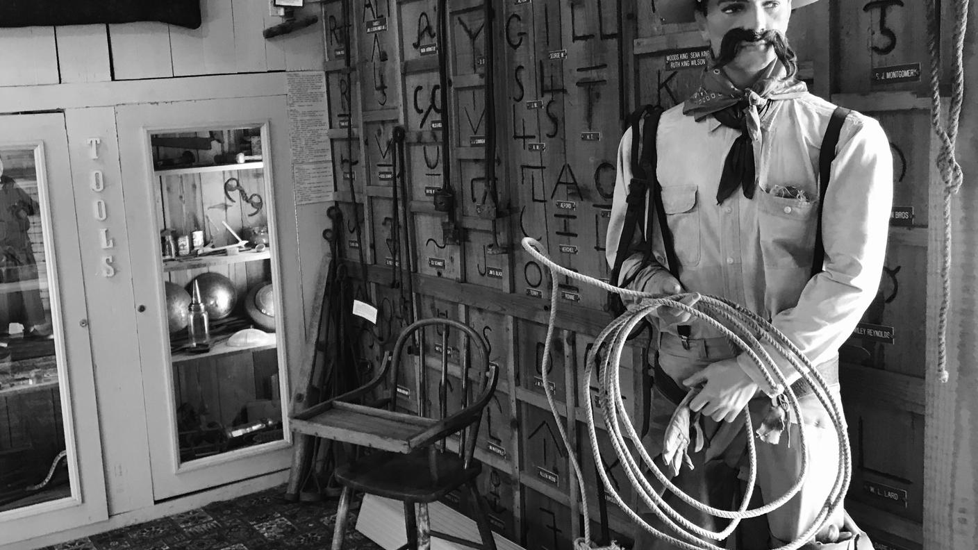 L'immancabile lazo per il manichino agghindato a cow-boy all'ingresso del museo di Miami