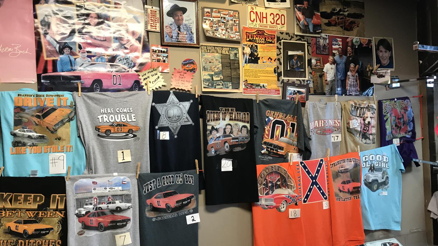 L'interno del negozio Dixie Outfitters, gestito dal figlio dell'attuale capo dei Cavalieri del Ku Klux Klan