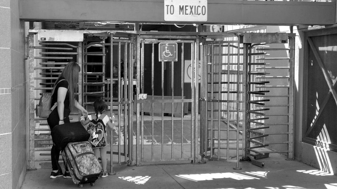 Al confine tra Nogales USA e Nogales Messico