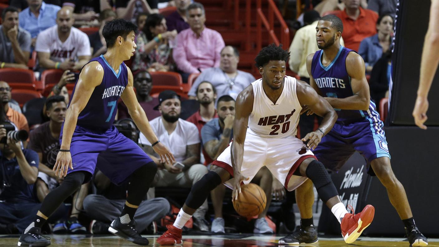 Un’immagine scattata un incontro tra i Miami Heat e i Charlotte Hornets disputato il 4 ottobre