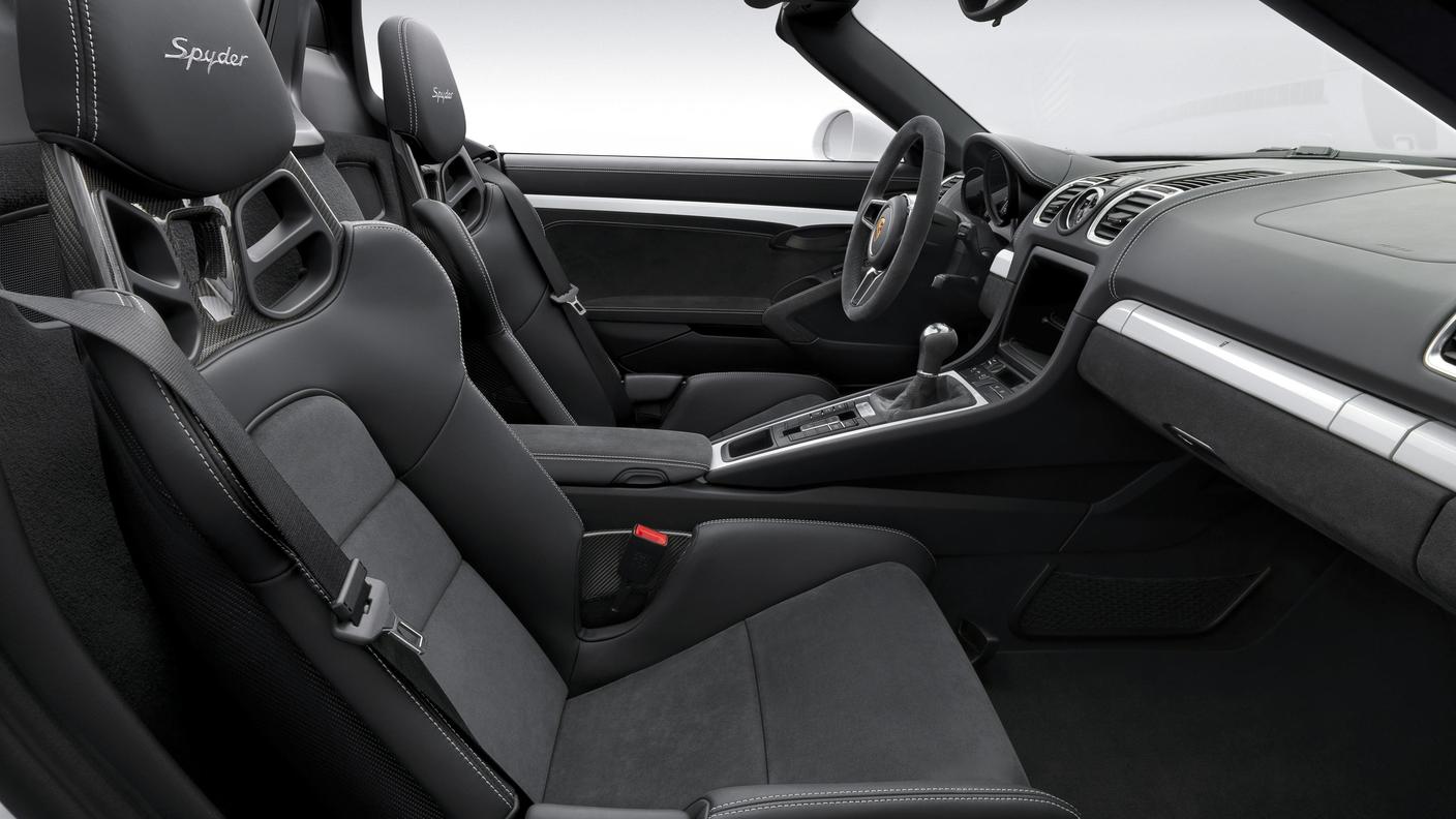 L'abitacolo della nuova Boxster Spyder