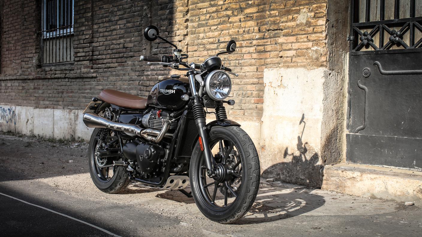 In versione Scrambler con lo scarico alto
