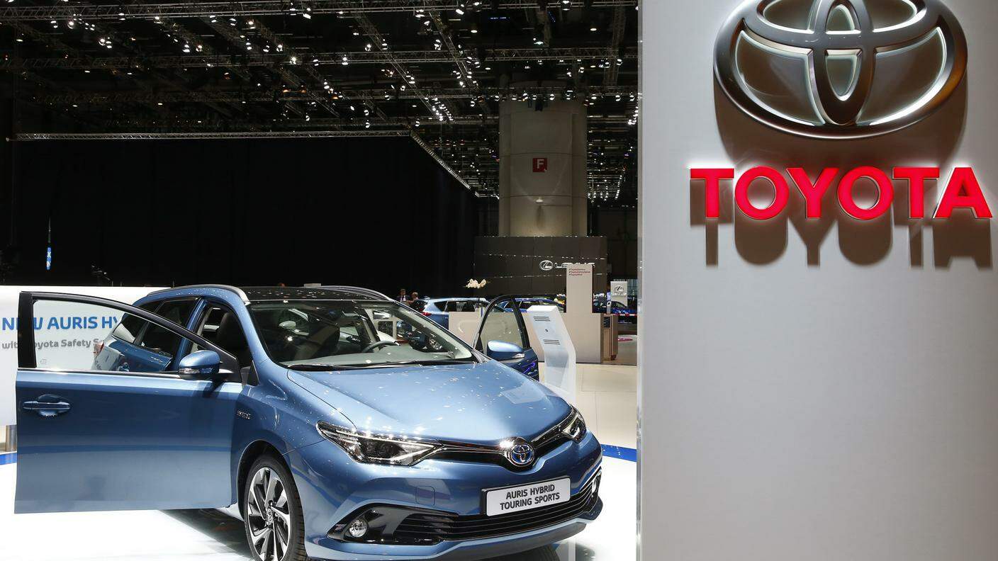 Le Toyota, qui la Auris ibrida, hanno attratto tanti clienti anche a novembre