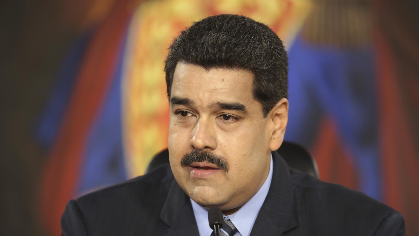 Il presidente Nicolas Maduro annuncia la decisione impopolare