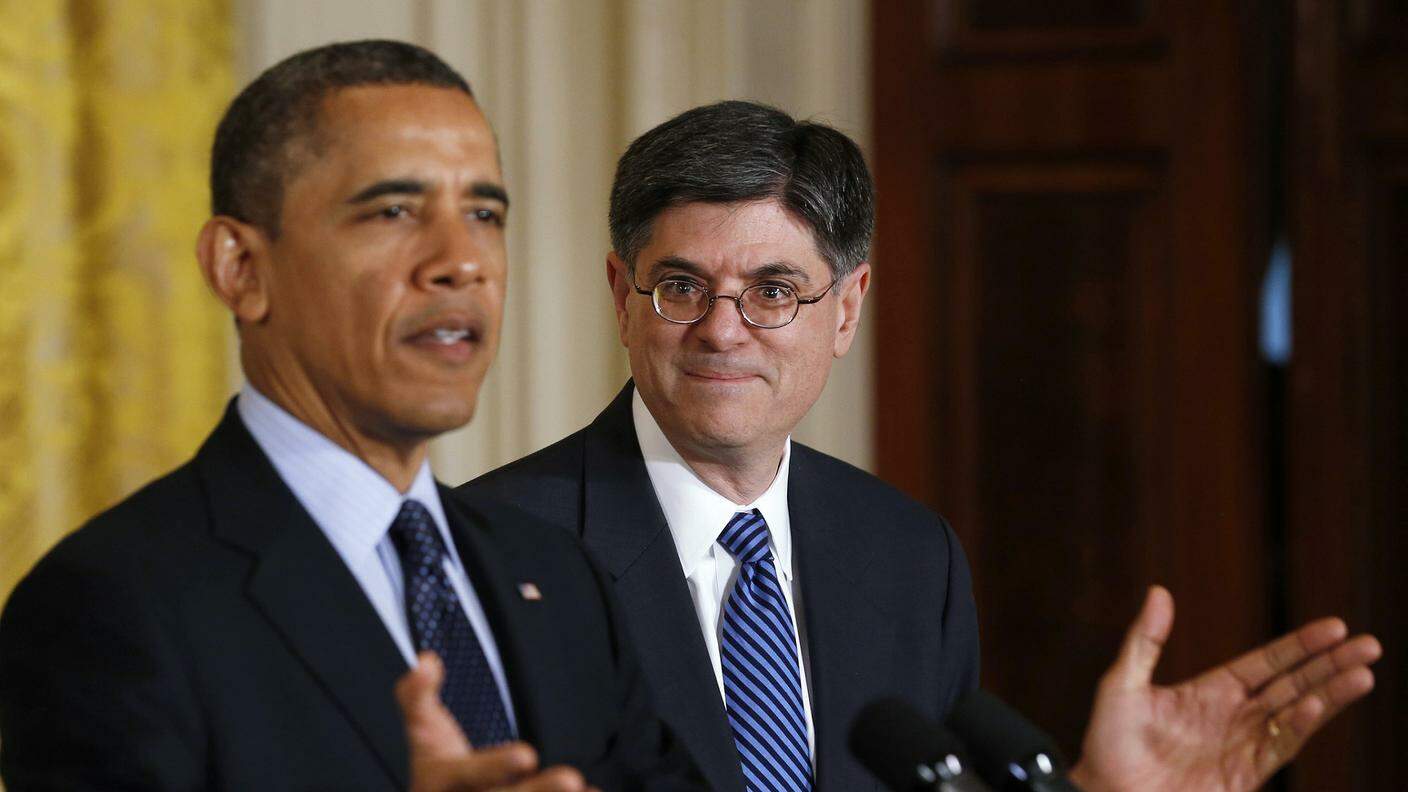 Il capo del Tesoro Jack Lew ascolta il parere di Barack Obama