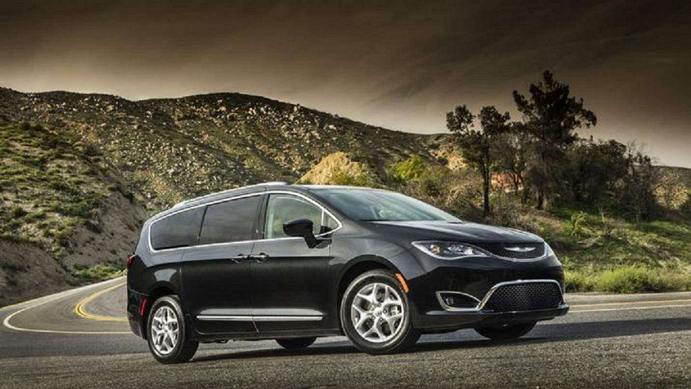 Il minivan Chrysler Pacifica viaggerà forse senza pilota