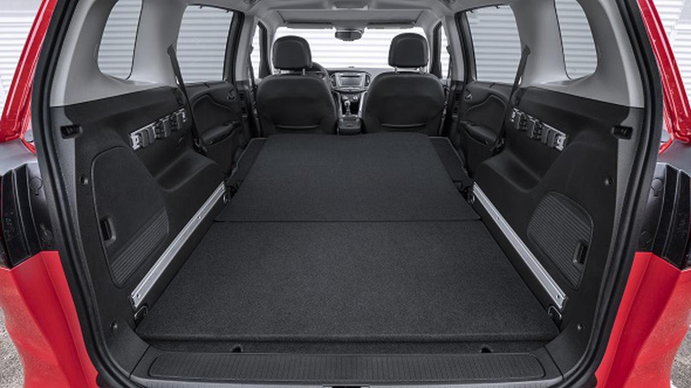 Più spaziosa e connessa, ecco la nuova Opel Zafira