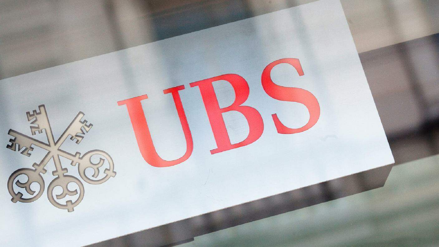 Cala l'utile netto di UBS nel secondo trimestre dell'anno