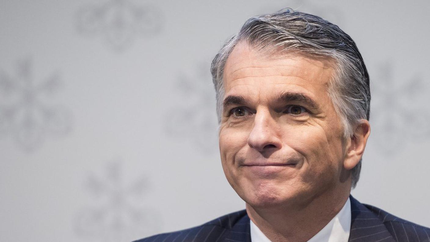 Sergio Ermotti sorride per i risultati di UBS