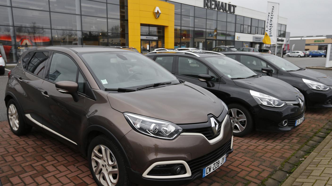 Va bene il mercato francese. Nella foto un agente Renault in Alsazia