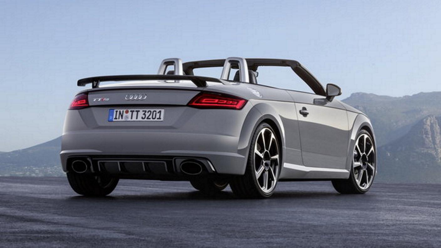 La TT-RS Roadster è mossa dal 5 cilindri di 2,5 litri da 400 CV