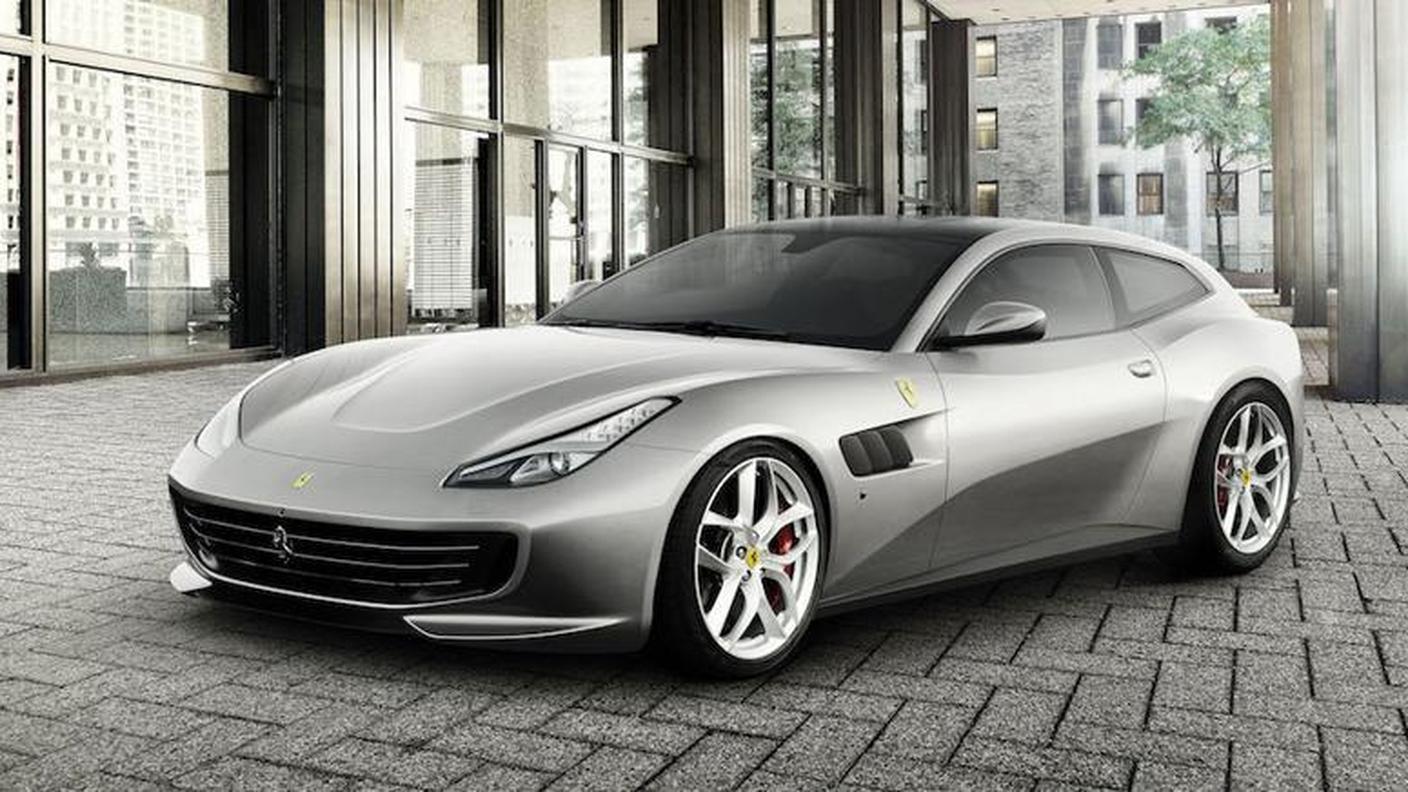 La nuova Ferrari GTC4Lusso T debutta sulle rive della Senna