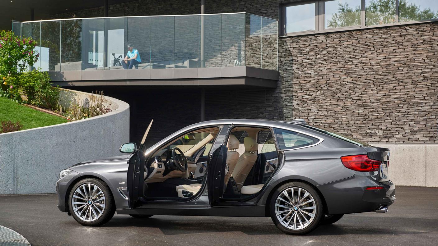 La nuova BMW Serie 3 Gran Turismo fa il suo debutto fieristico a Parigi