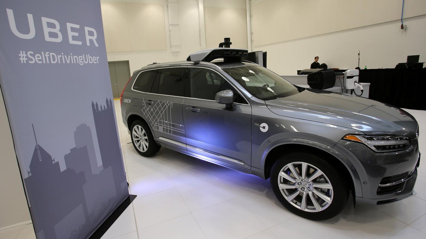 Una delle Volvo XC90 a guida autonoma di Uber, bloccate dalle autorità