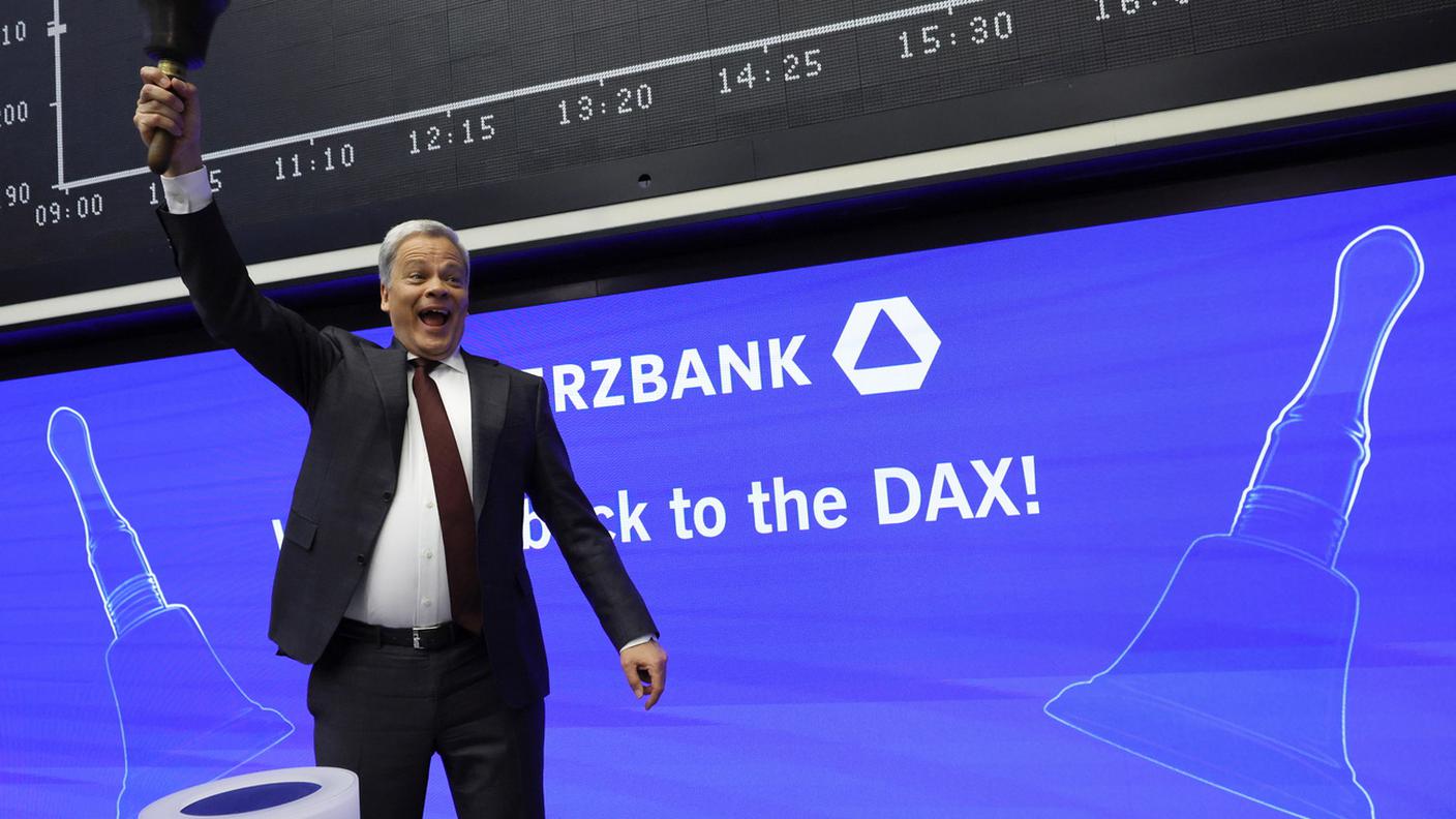 Il CEO Manfred Knof, lo scorso febbraio, in occasione dell'entrata di Commerzbank nel listino DAX 40