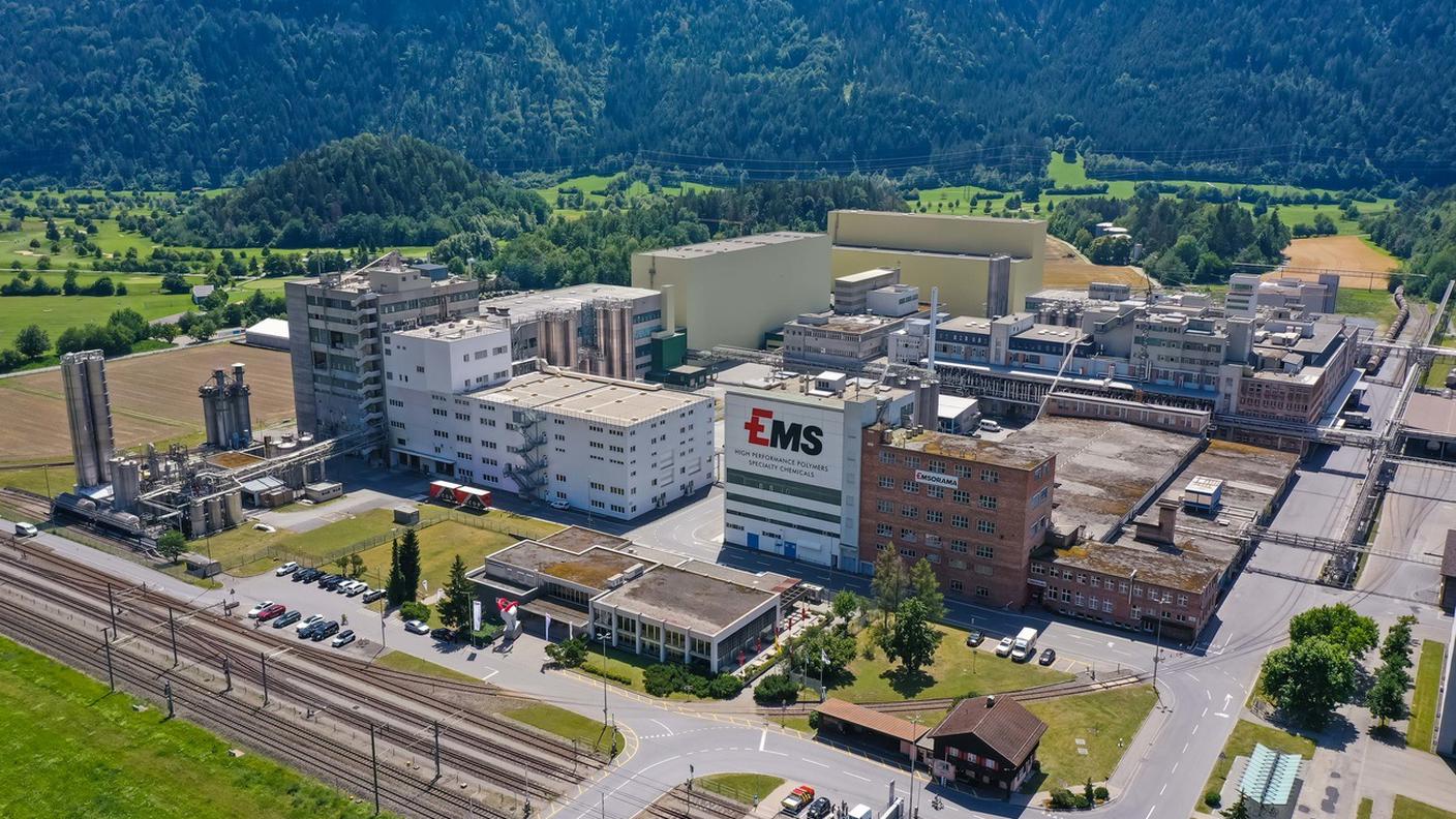 Una visione d'insieme della sede centrale della EMS-Chemie nei Grigioni