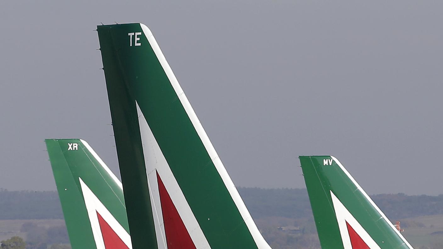 Il piano di Alitalia prevede pure migliaia di esuberi e meno tratte