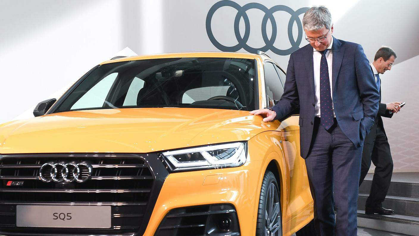 È pensieroso Rupert Stadler prima della presentazione dei risultati 2016 di Audi