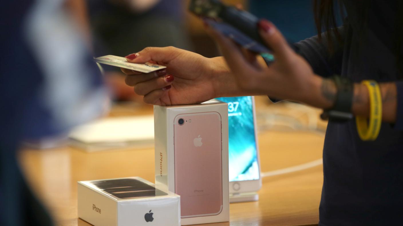 Risultati a gonfie vele per Apple pure grazie alle vendite in ascesa dell'iPhone