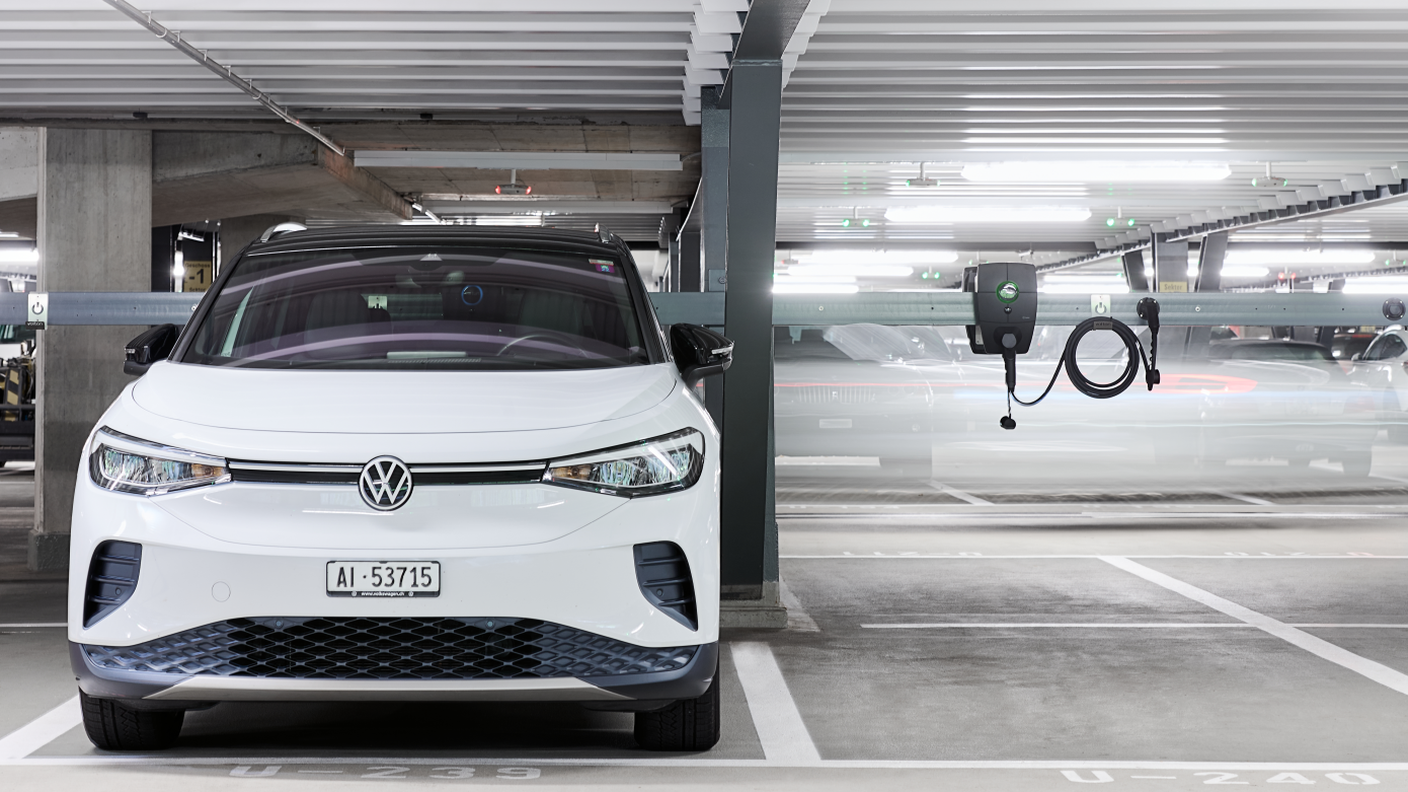 Una moderna stazione di ricarica all'autosilo AMAG Messe Zurich