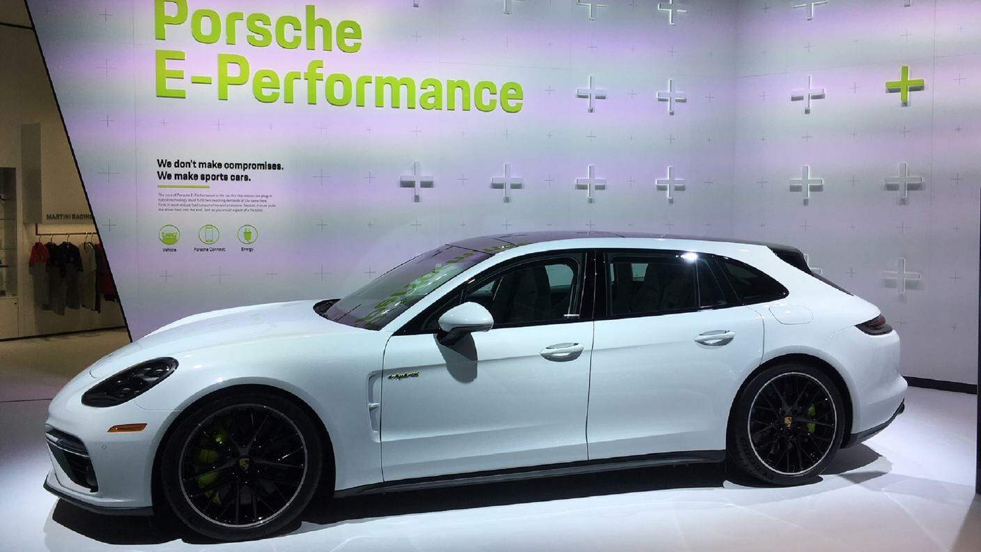 Basso impatto ambientale ed alte prestazioni: la Porsche Panamera Turbo S e-hybrid