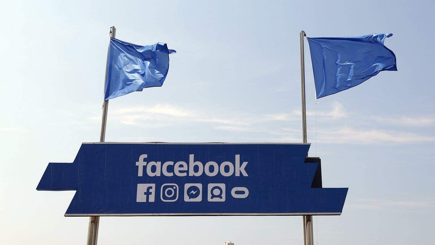 Le bandiere di Facebook non sono bianche, ma una resa ai Governi europei sulle tasse c'è