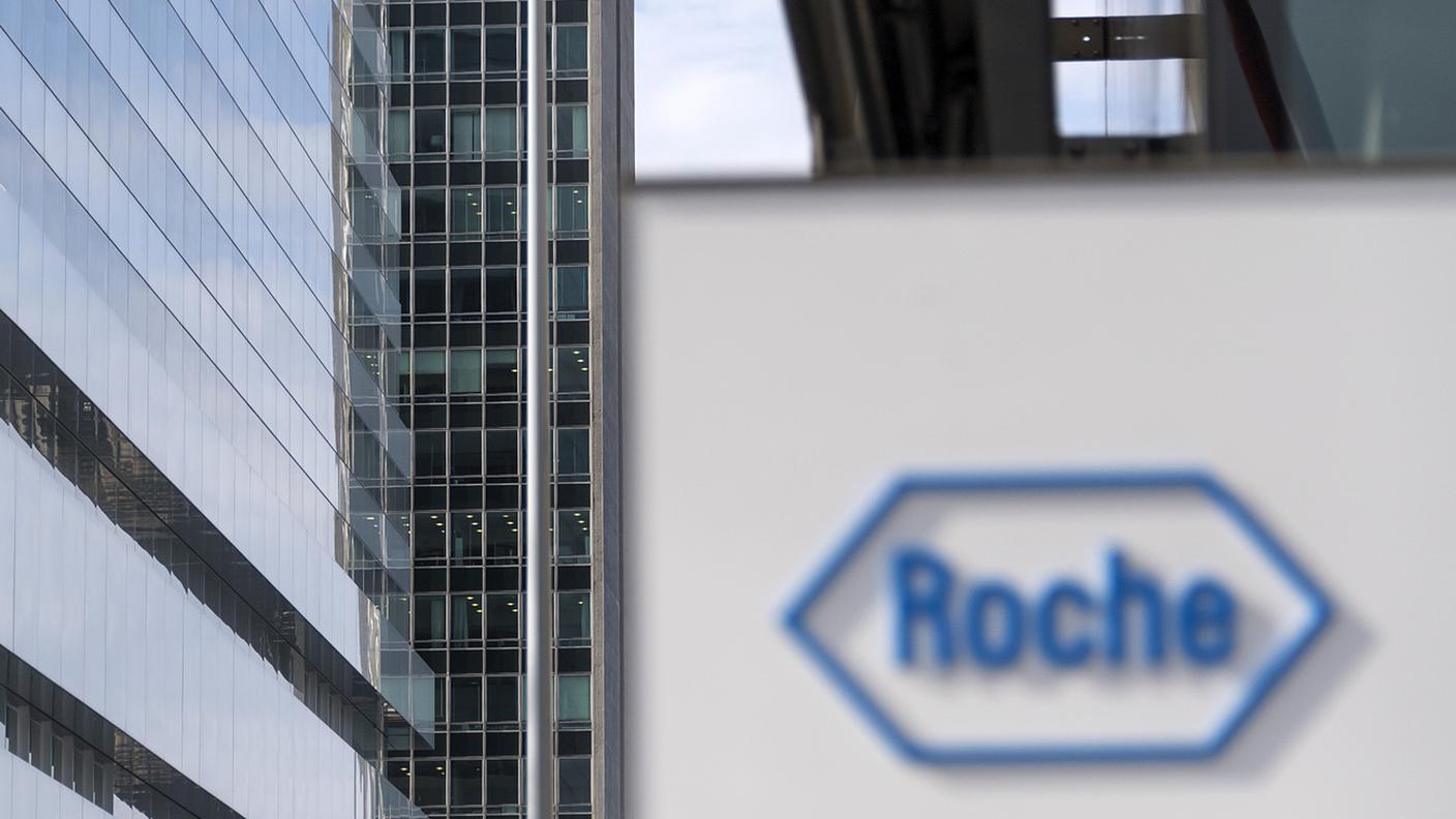 Il logo della Roche davanti alla sede di Basilea