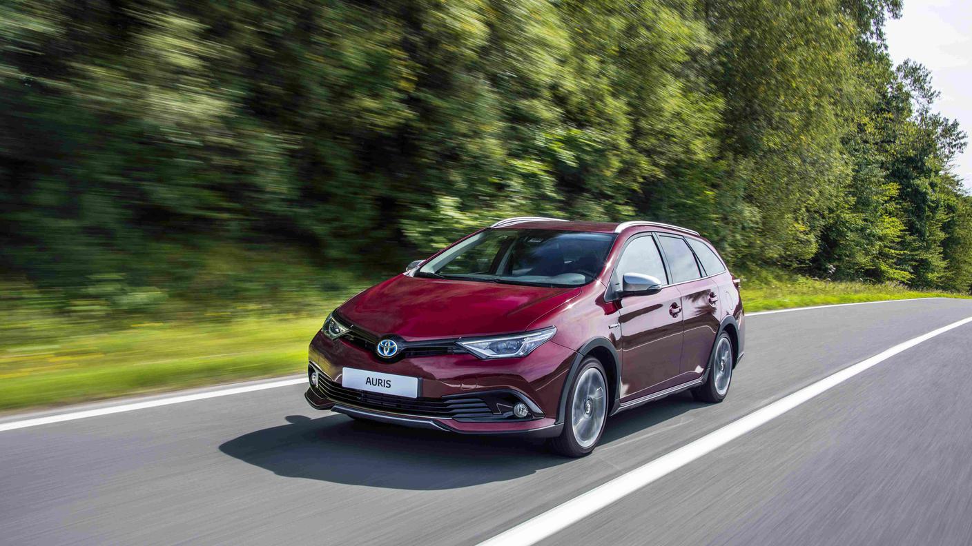 Toyota vanta risultati eccellenti e prevede di vendere più veicoli, come l'Auris Touring Sports