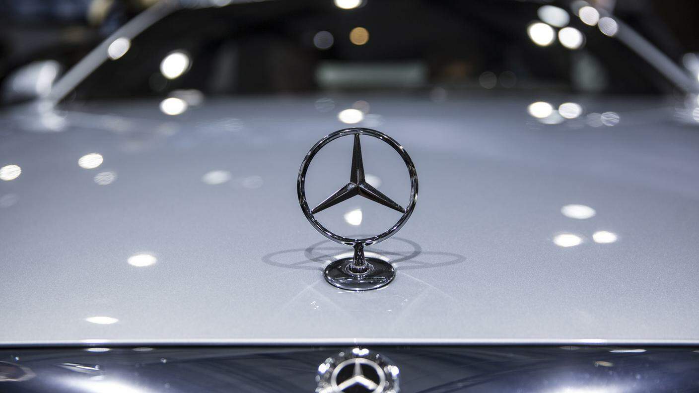 Mercedes nei guai per un software che trucca le emissioni