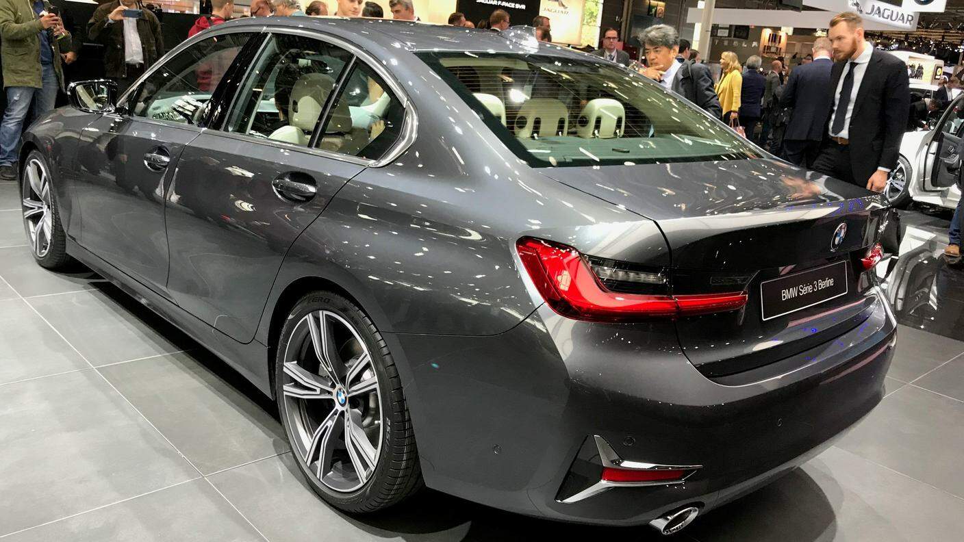 Debutto in grande stile a Parigi per la settima generazione della BMW Serie 3