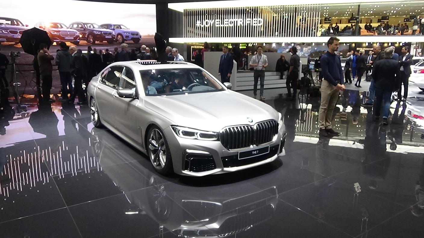 La rinnovata limousine BMW Serie 7