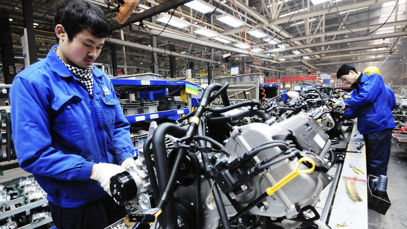 Operai di una fabbrica di Qindao