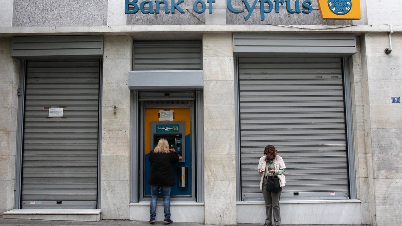Cipro Banche chiuse Economia 20.03.13 ky.JPG