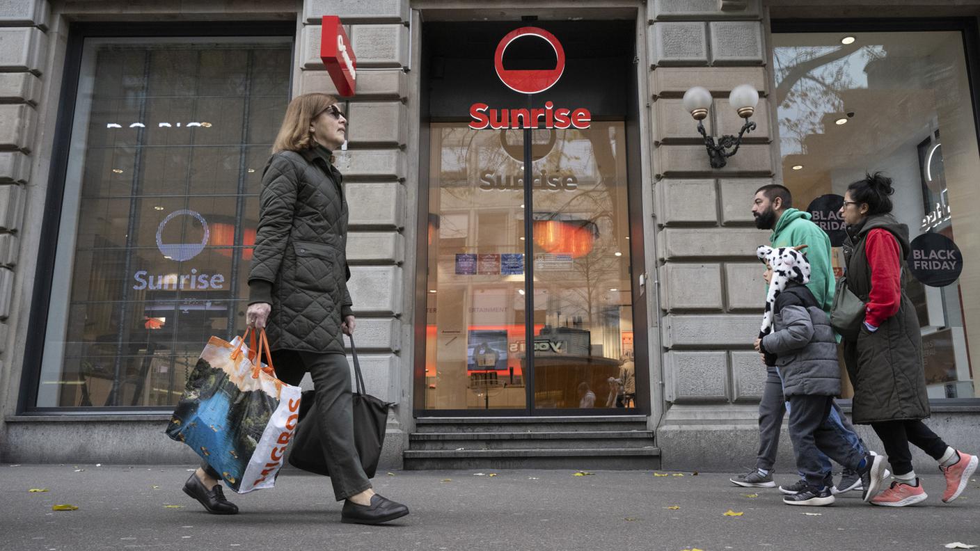 Il logo dell'azienda su uno dei suoi negozi